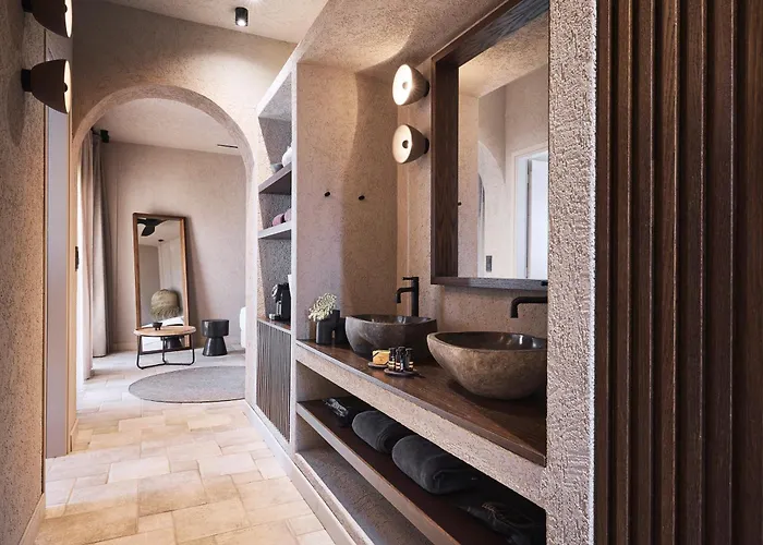 Noma Milos - Delmar Collection 3*